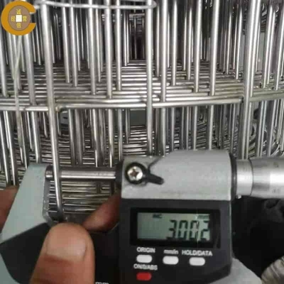 304 SST Welded Wire Mesh For Commercial Filtration Wear Resistance